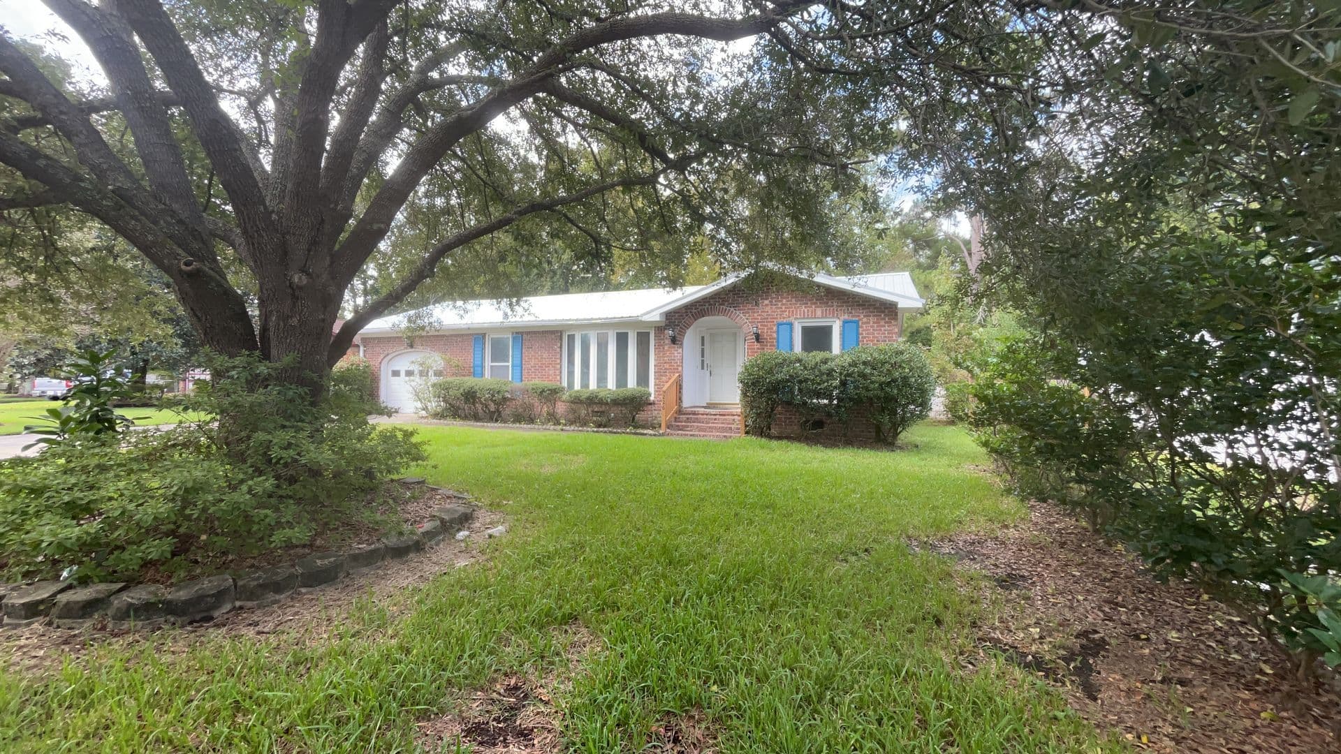 Ladson House: 226 Loblolly Circle