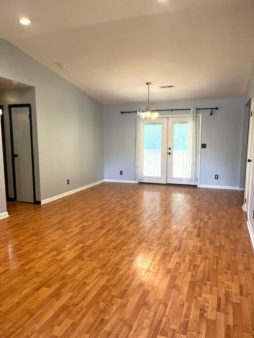 Summerville House: 116 Inverness Court