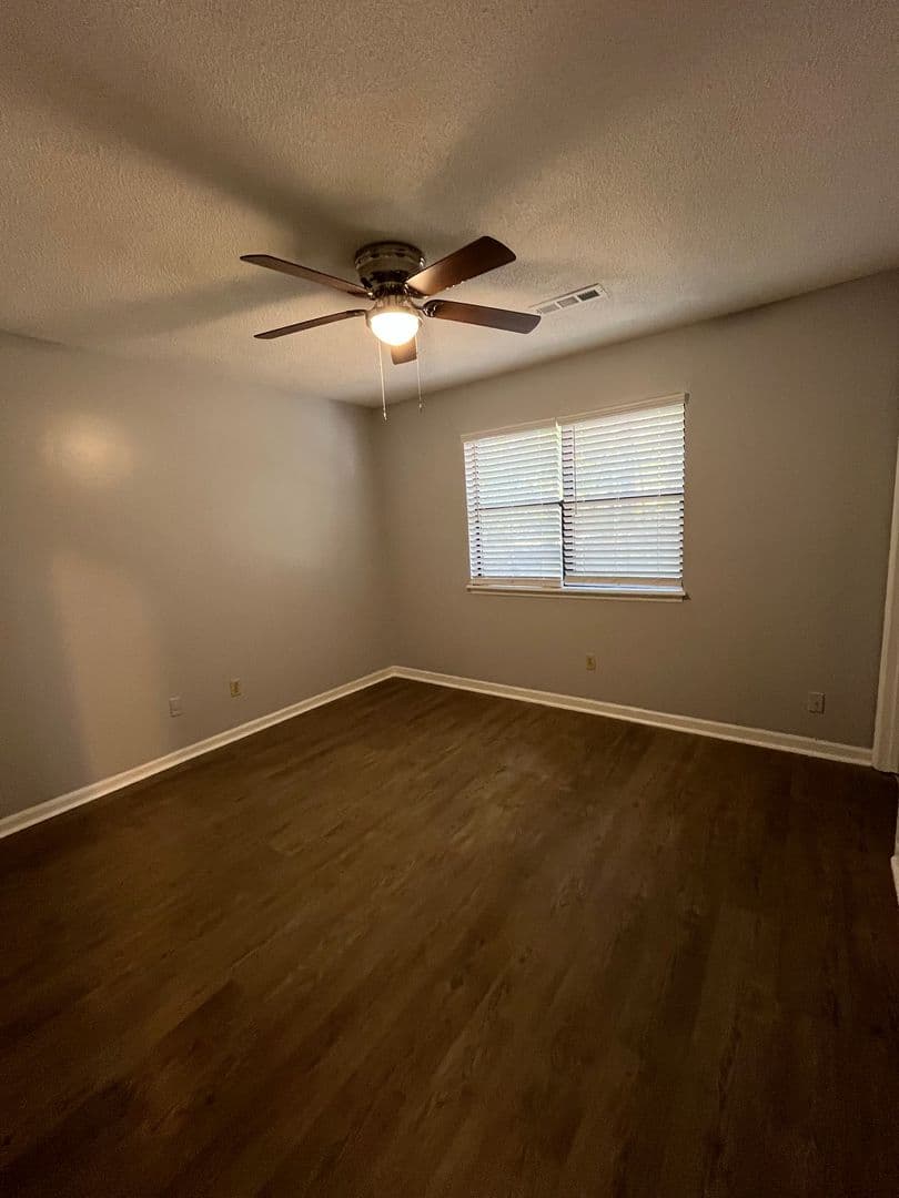 Goose Creek House: 204 Bridgecreek Drive