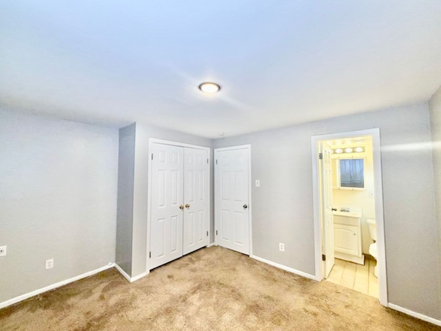 Lakewood House: 387 S Queen Circle