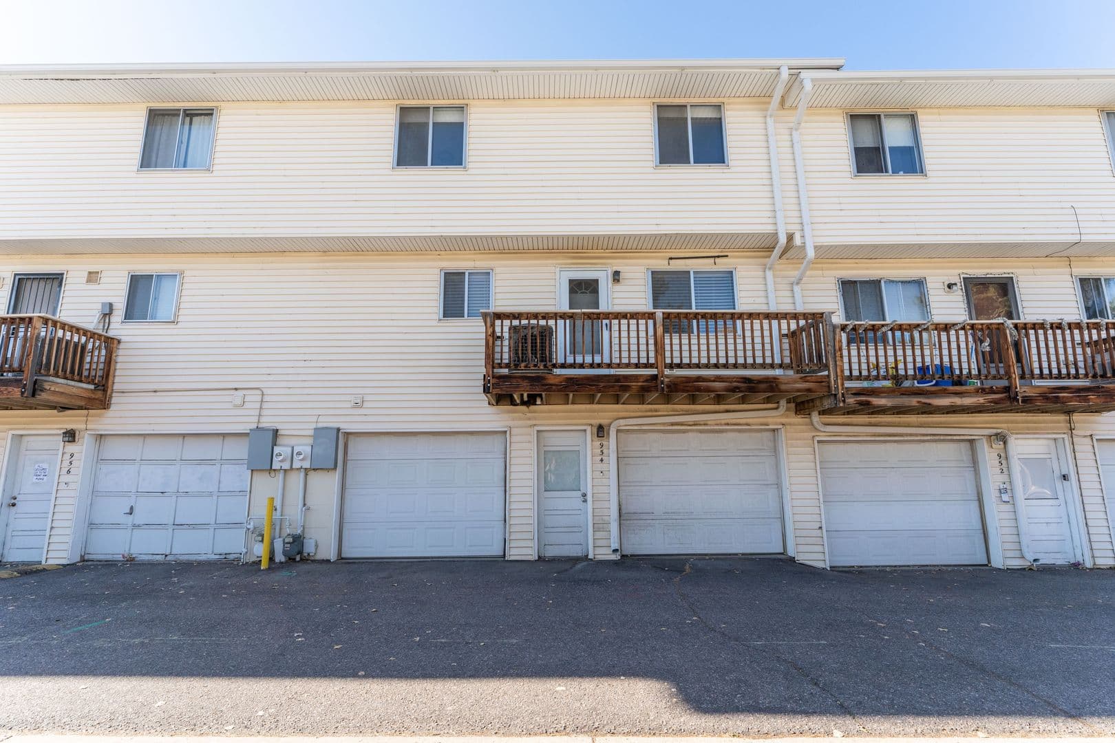 Lakewood Apartment: 954 S. Miller St.