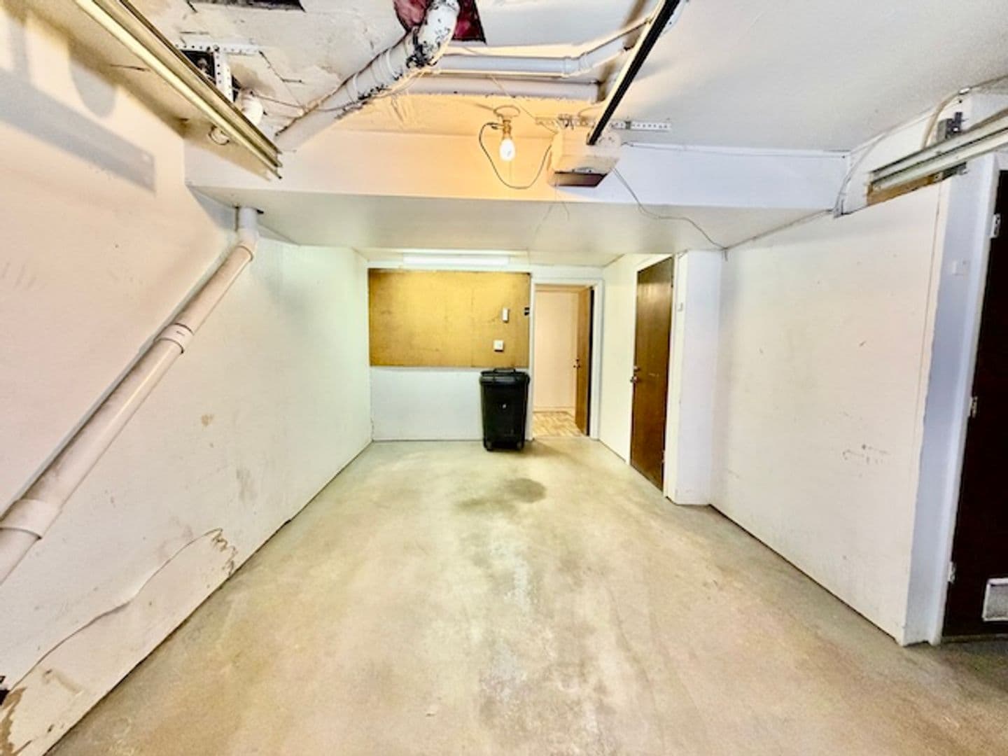 Lakewood Apartment: 954 S. Miller St.