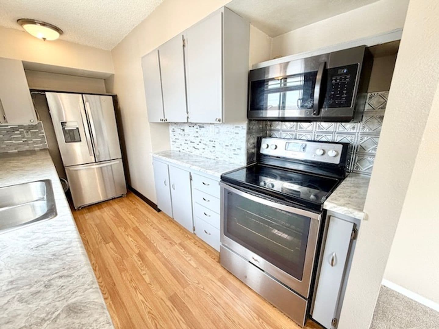 Lakewood Apartment: 954 S. Miller St.