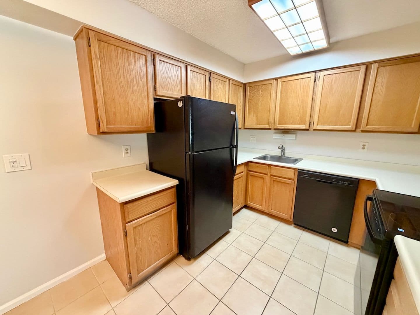 Lakewood Apartment: 400 Zang St. Apt 107