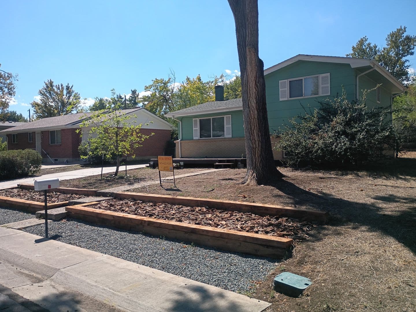 Lakewood House: 387 S Queen Circle