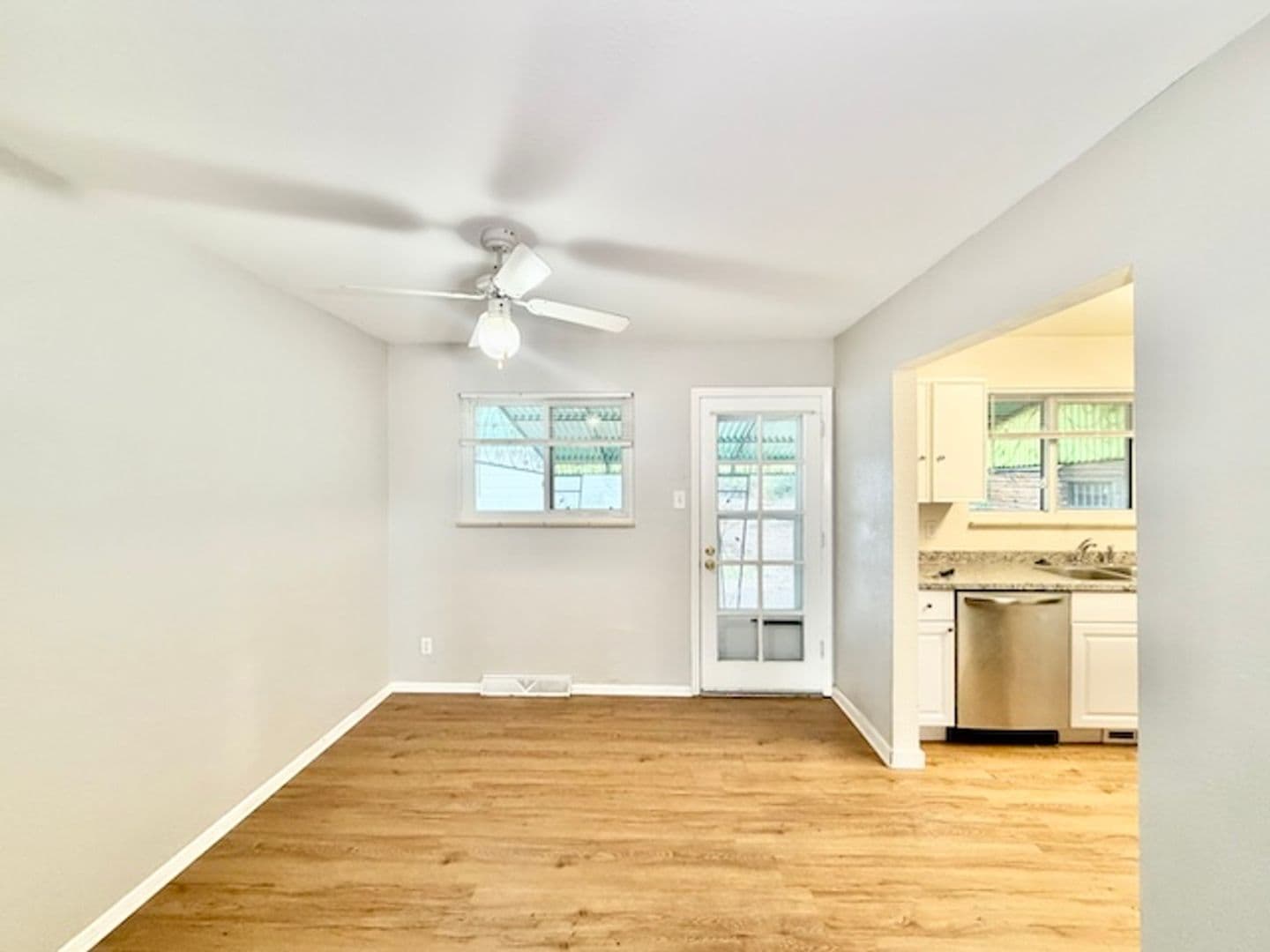 Lakewood House: 387 S Queen Circle