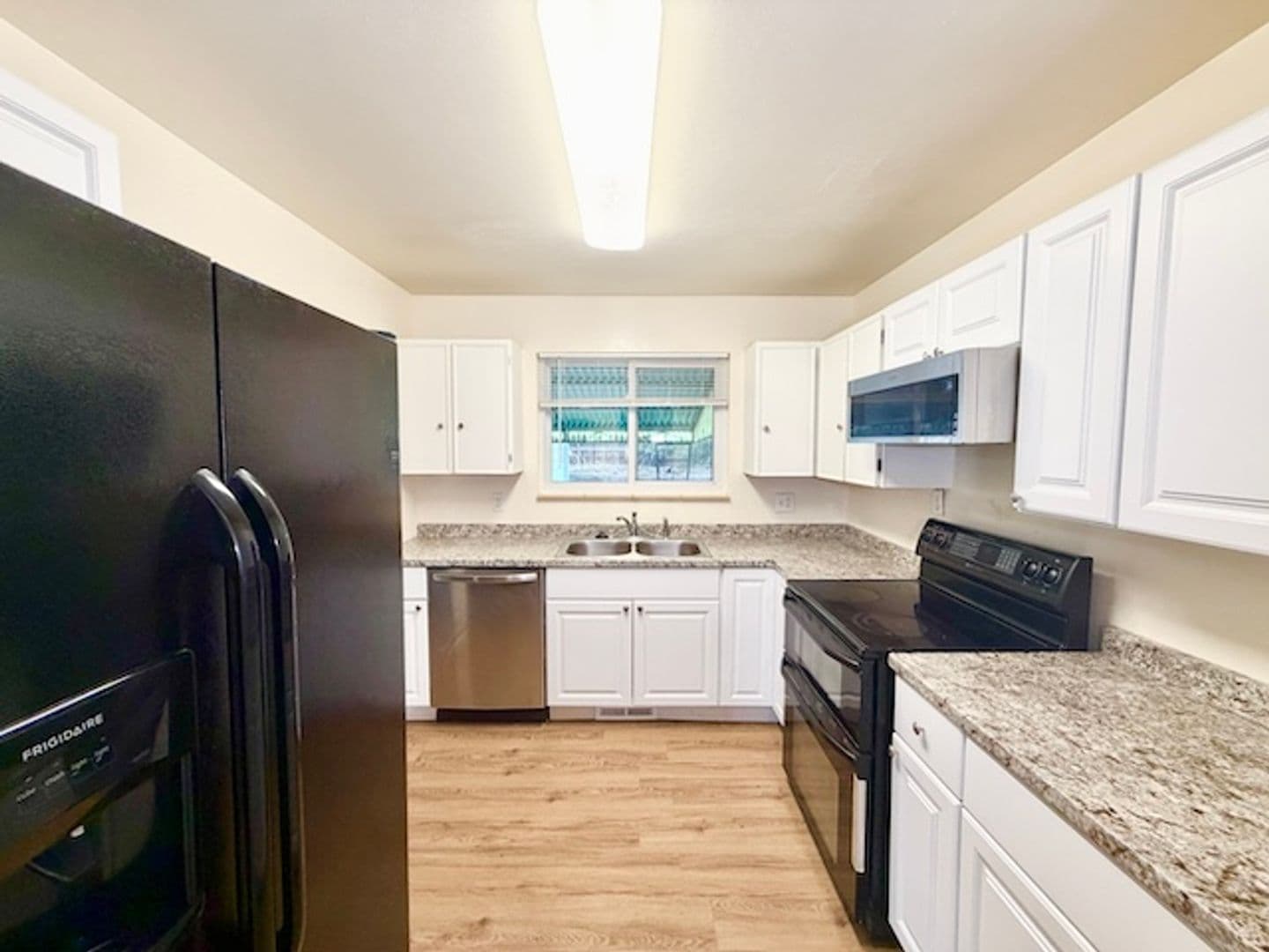 Lakewood House: 387 S Queen Circle