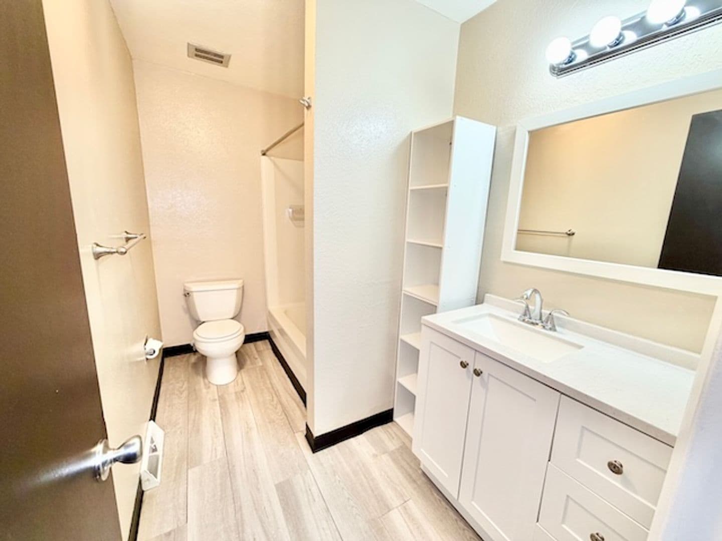 Lakewood Apartment: 954 S. Miller St.