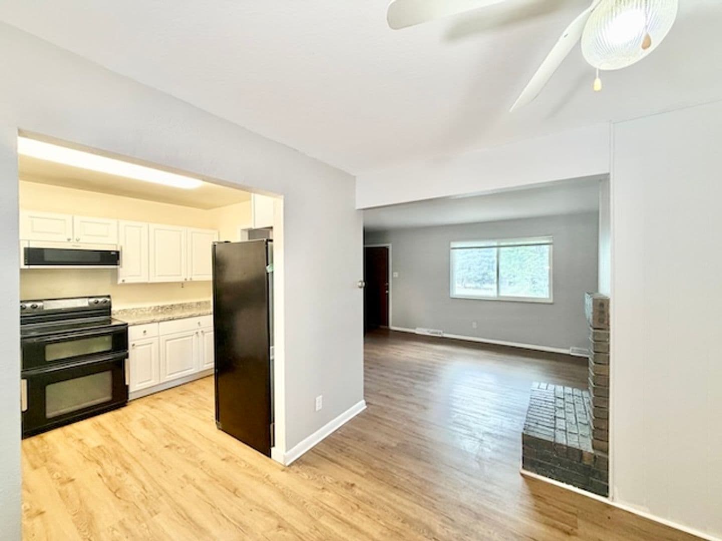 Lakewood House: 387 S Queen Circle