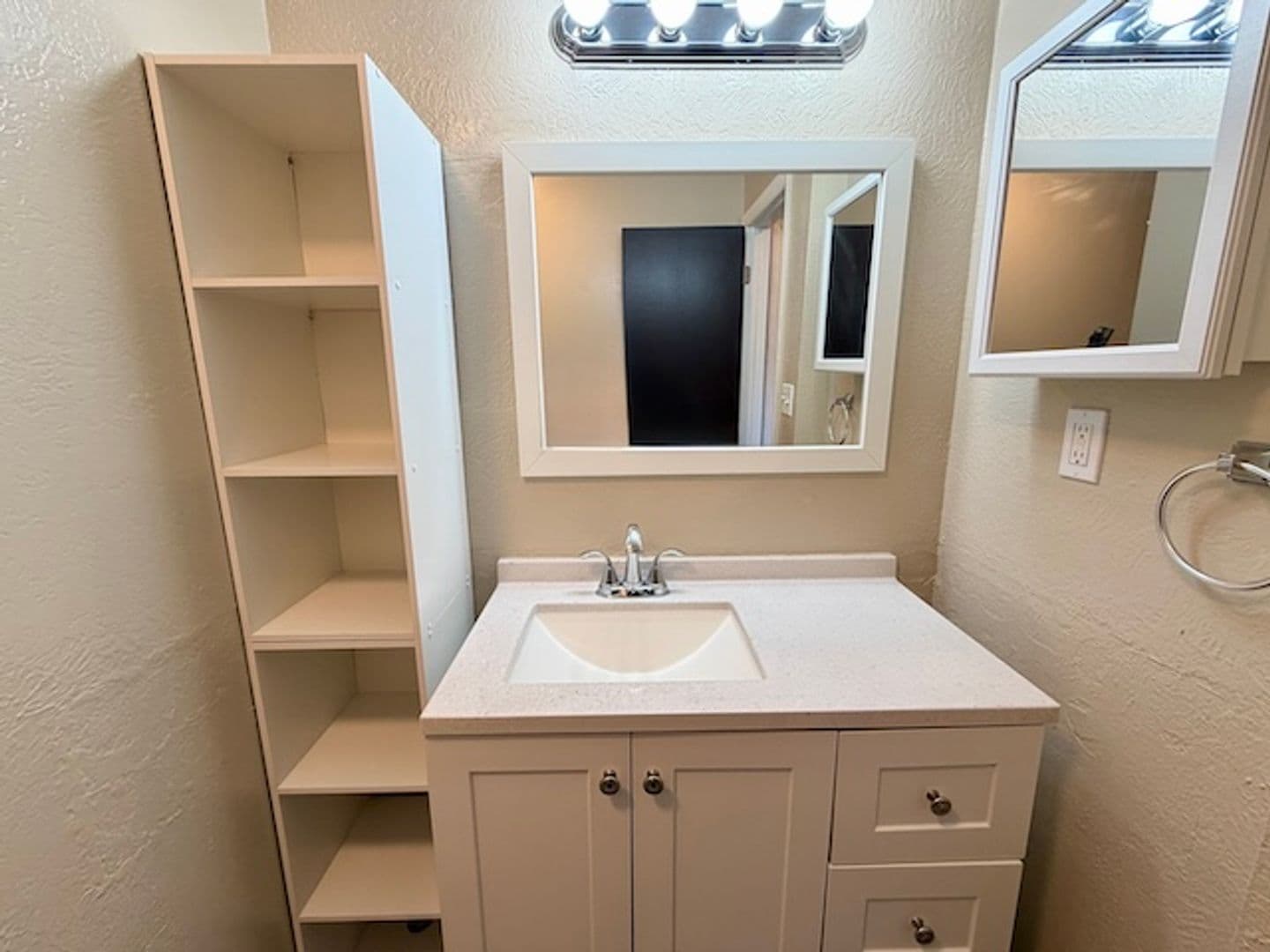 Lakewood Apartment: 954 S. Miller St.