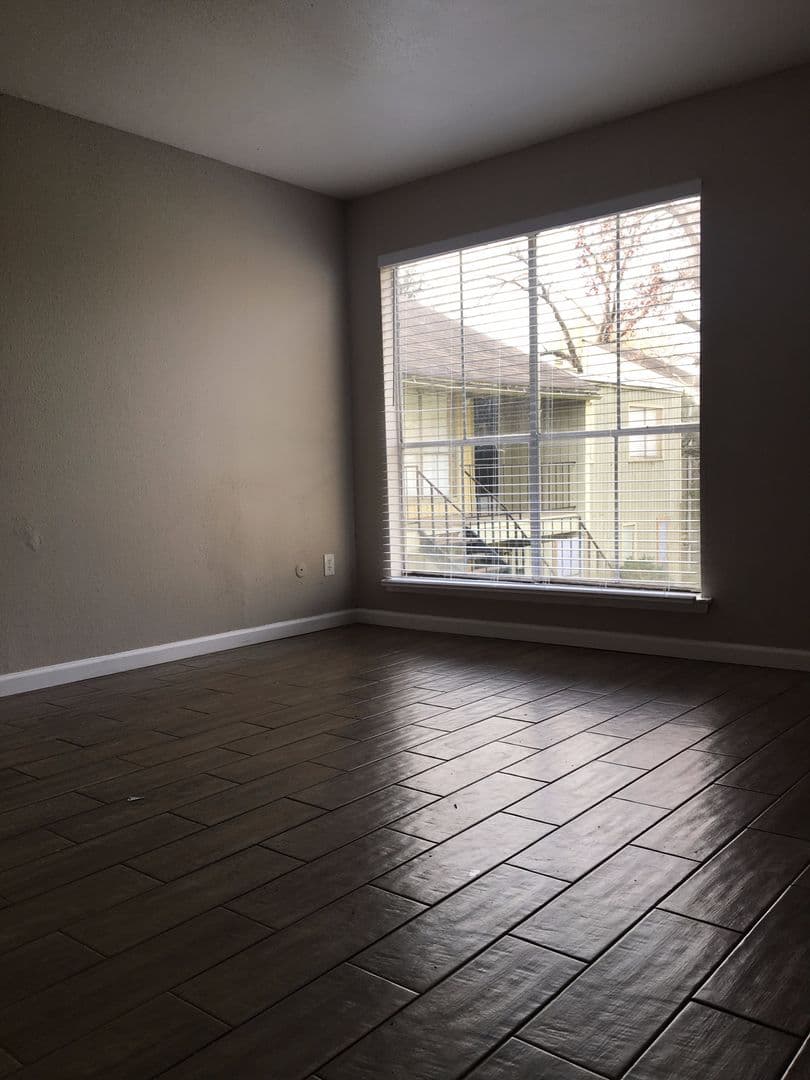 Houston House: 5625 Antoine Dr #901