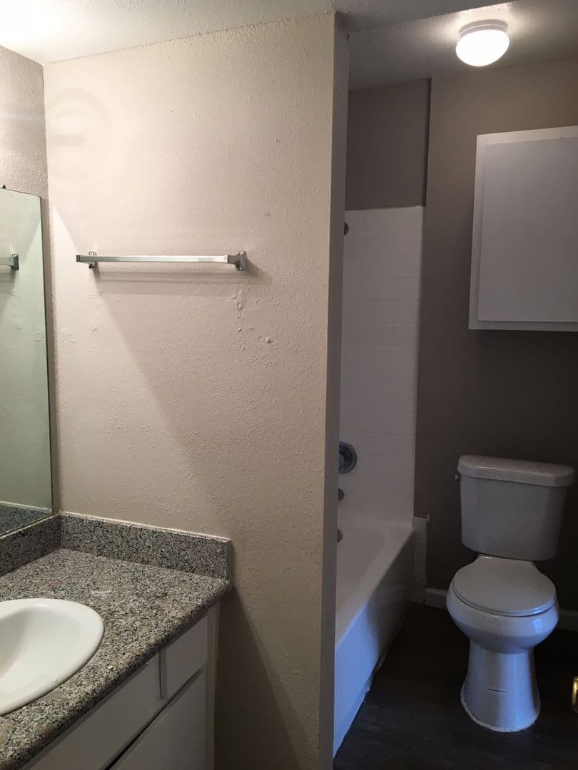 Houston House: 5625 Antoine Dr #901