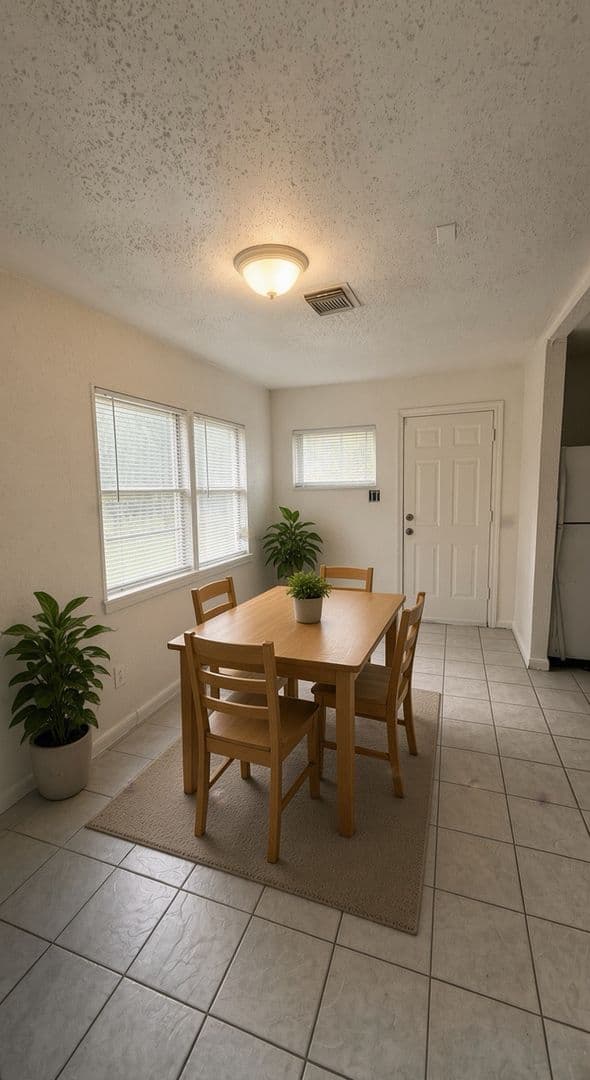 Houston House: 9909 Whitehead Street