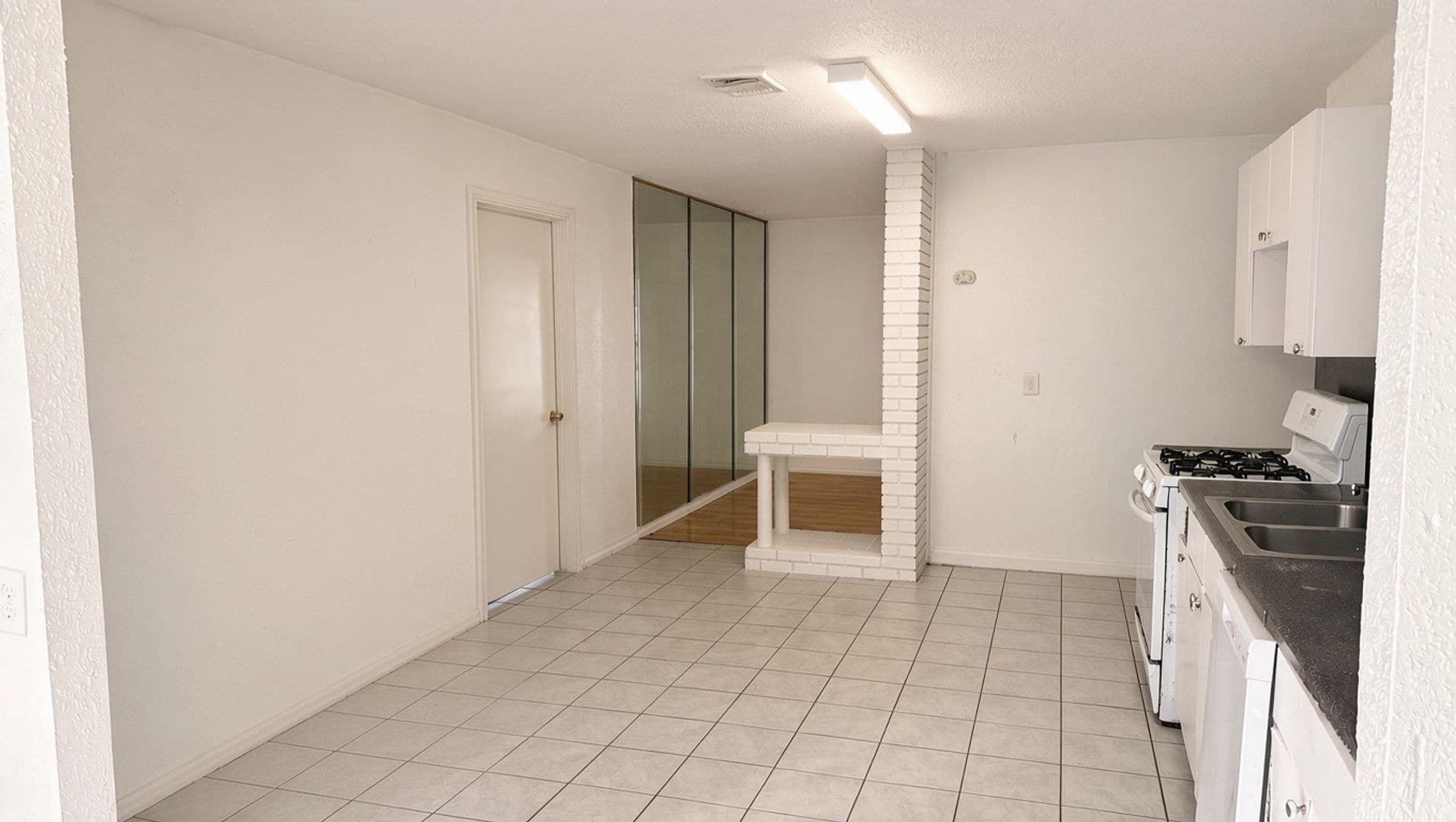 Houston House: 9909 Whitehead Street