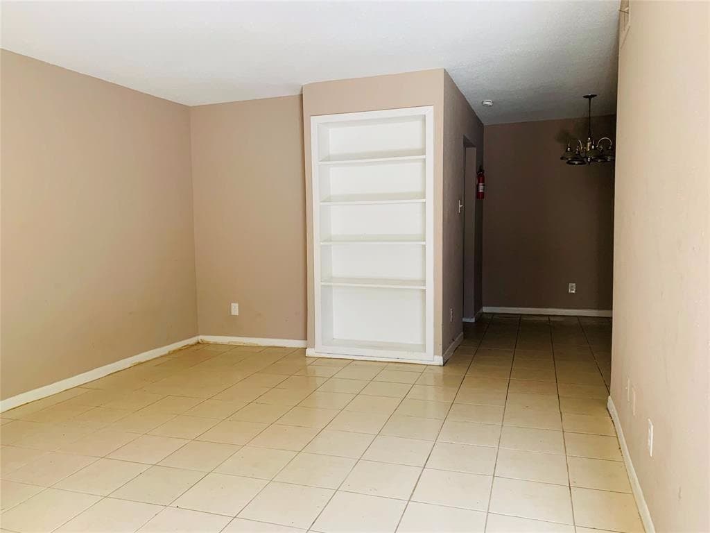 Houston Condo: 5625 Antoine Dr #607