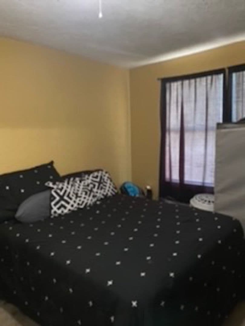 Houston House: 9909 Whitehead Street
