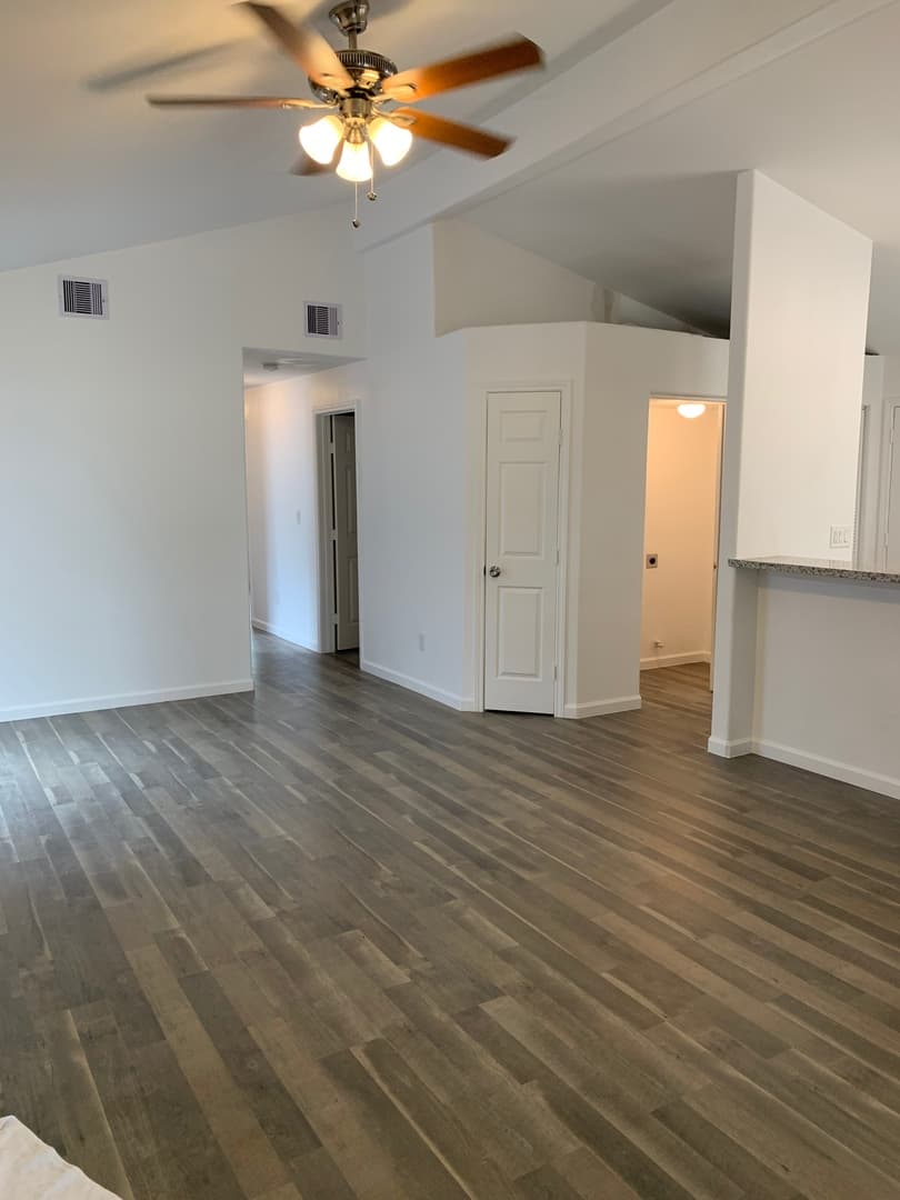 Houston House: 11950 Greenloch Ln