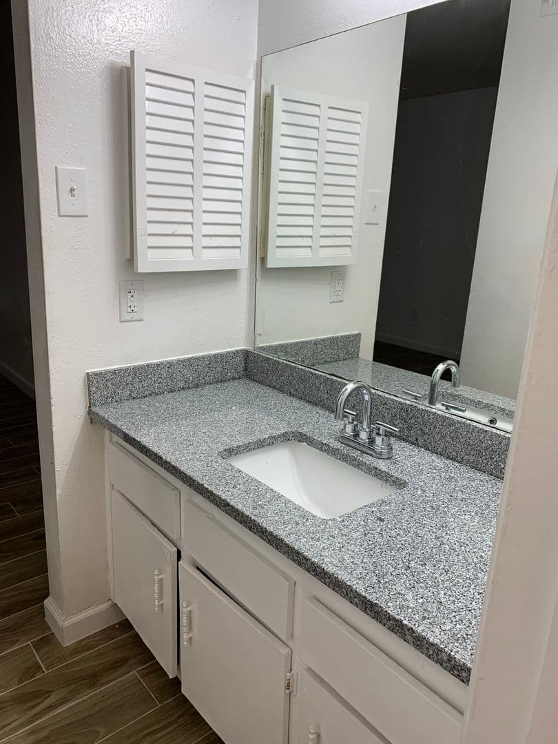 Houston House: 5625 Antoine Dr #1118