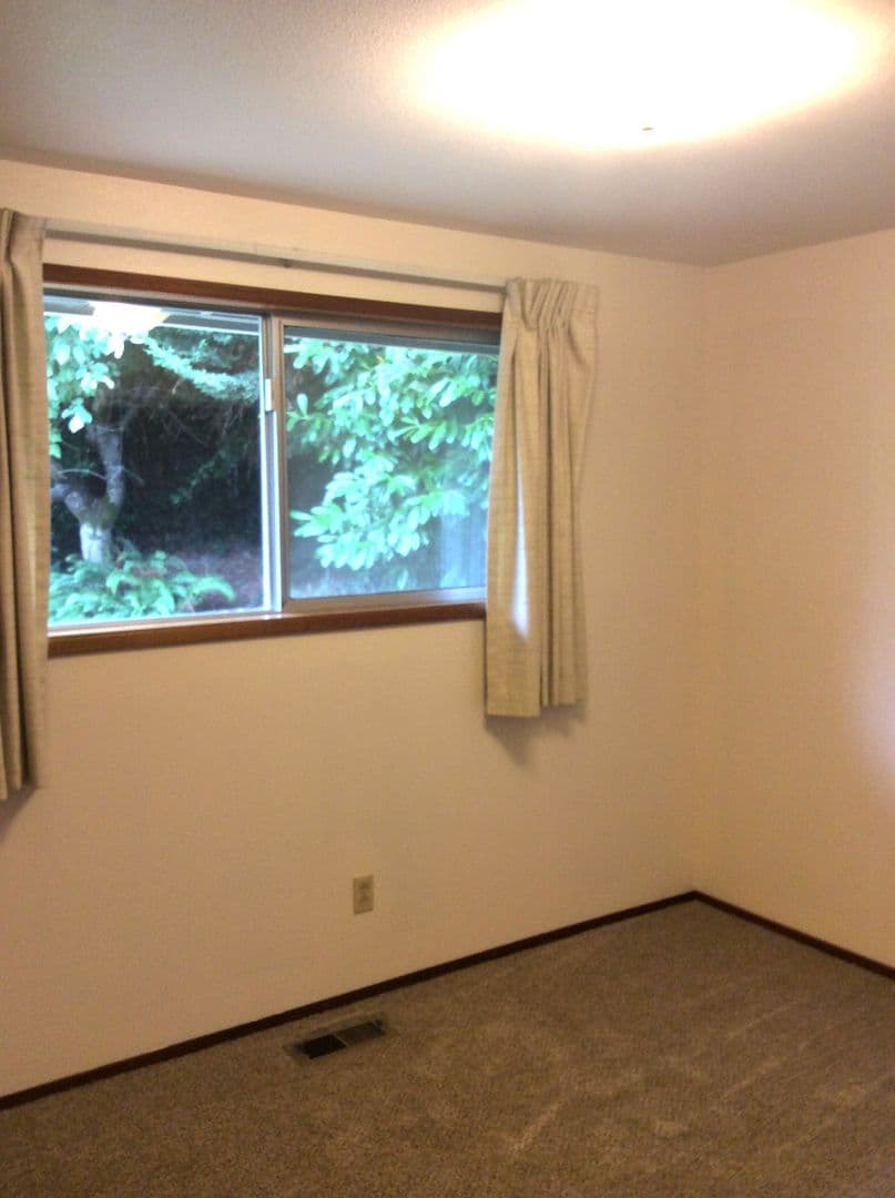 Tacoma House: 6555 Dash Pt. Blvd NE