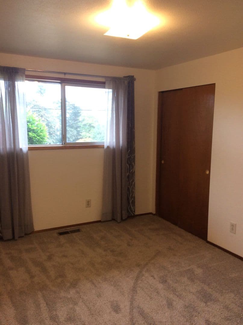 Tacoma House: 6555 Dash Pt. Blvd NE