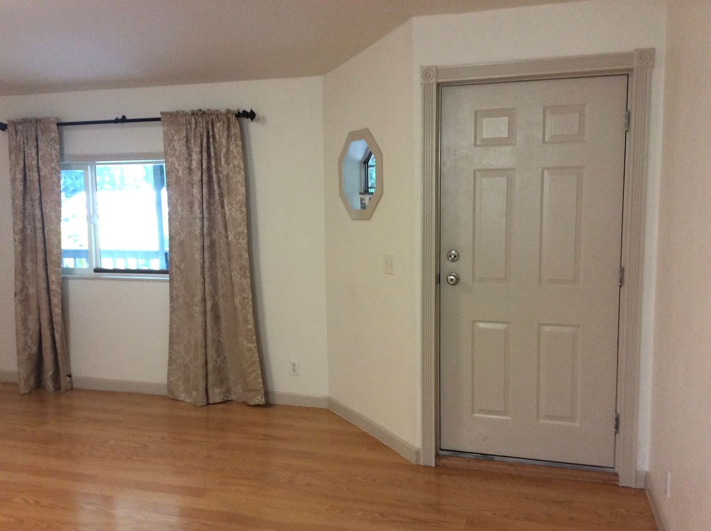 Tacoma House: 11404 51st Avenue Ct E