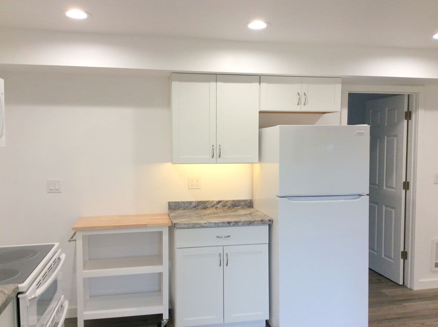 Kent Condo: Basement Apt Only