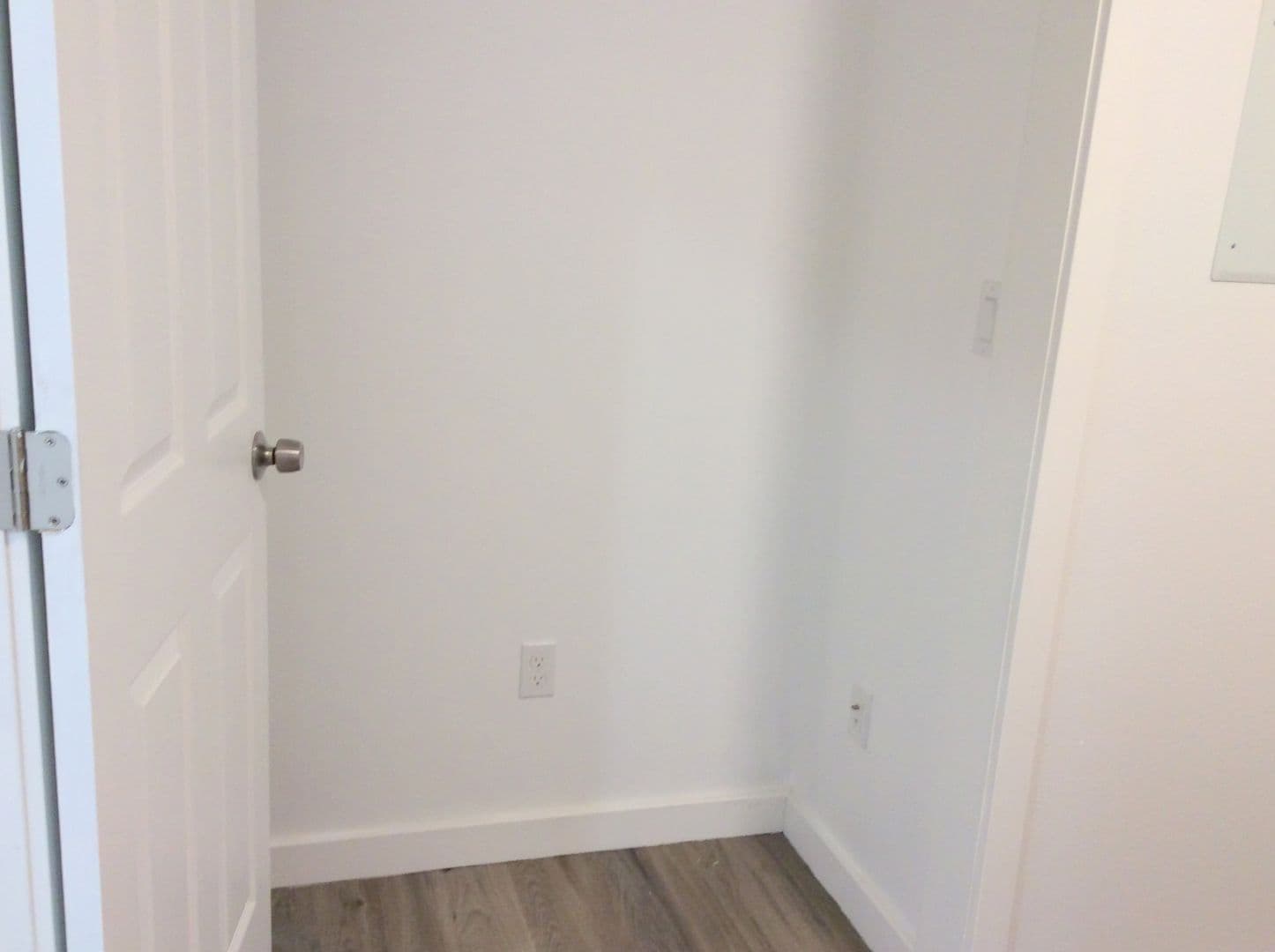 Kent Condo: Basement Apt Only
