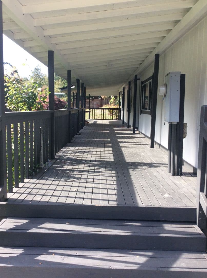 Tacoma House: 11404 51st Avenue Ct E