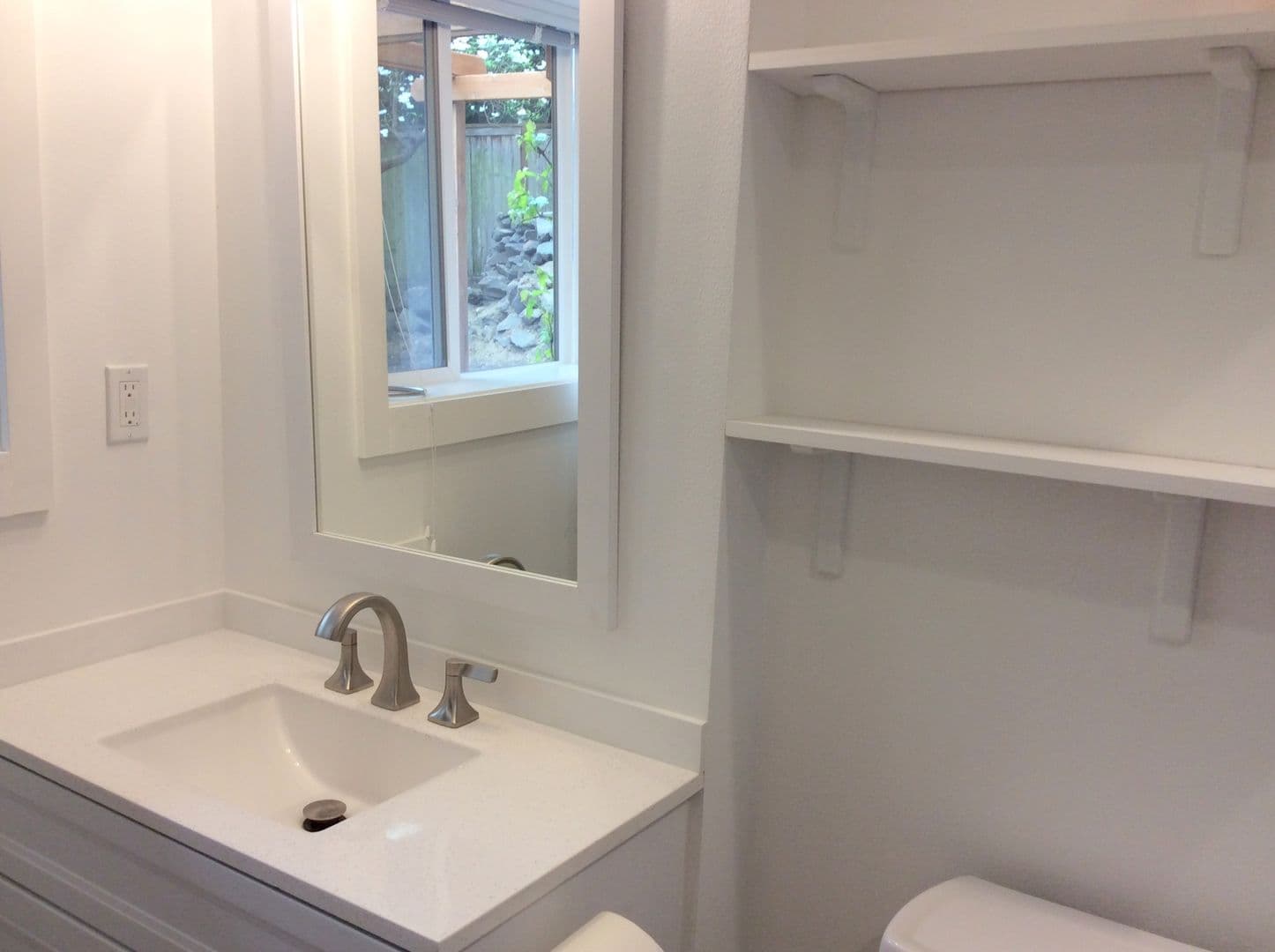 Kent Condo: Basement Apt Only