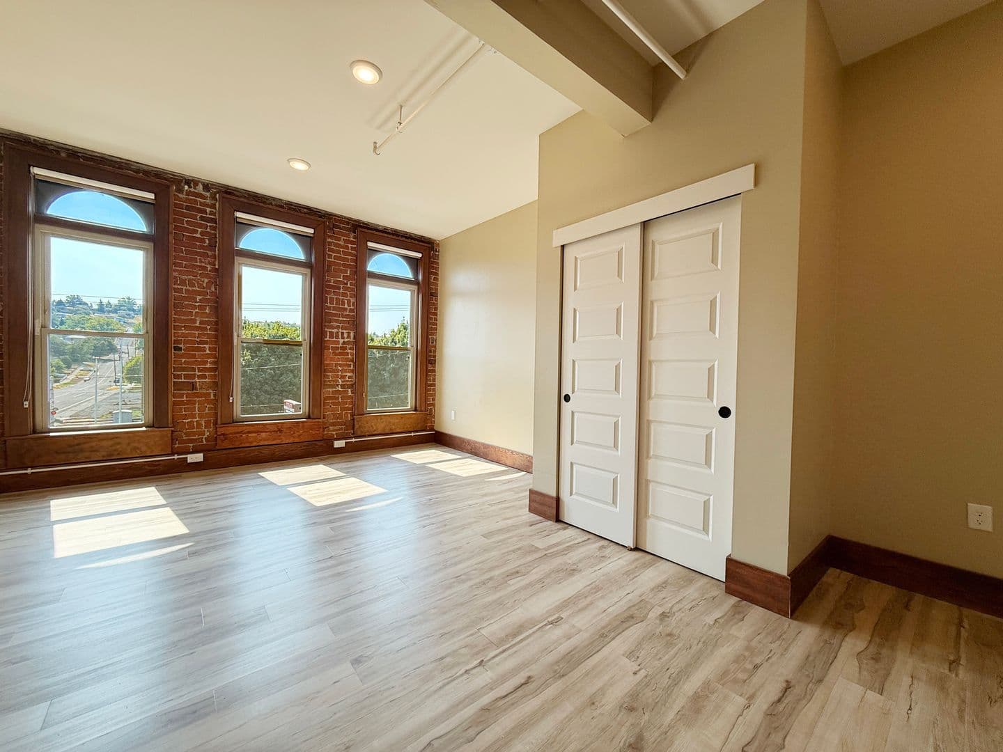 Pendleton Apartment: 17 SW Frazer Ave