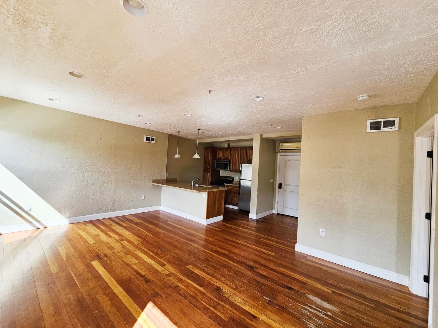 Pendleton Apartment: 15 SE Emigrant Ave