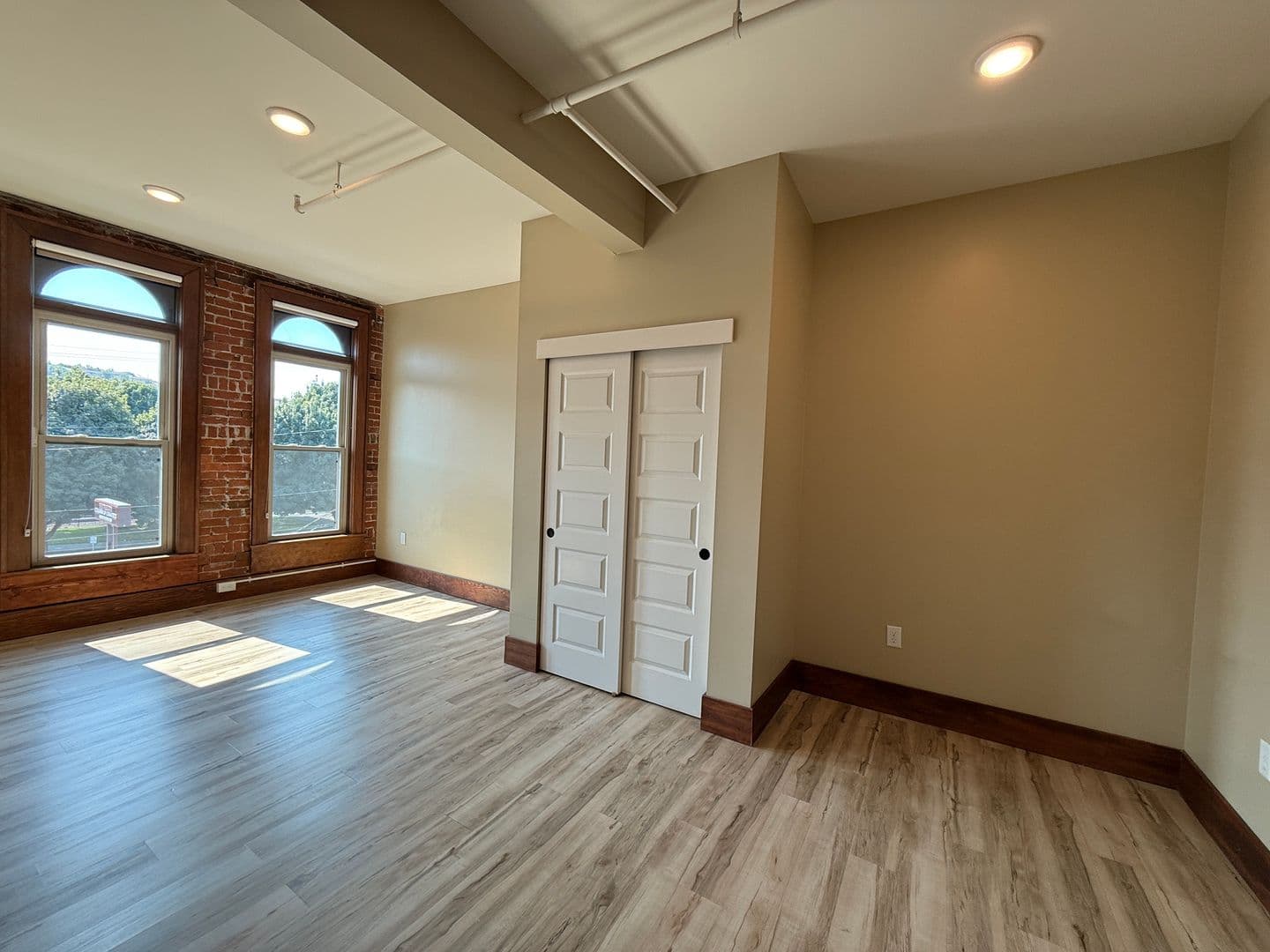 Pendleton Apartment: 17 SW Frazer Ave