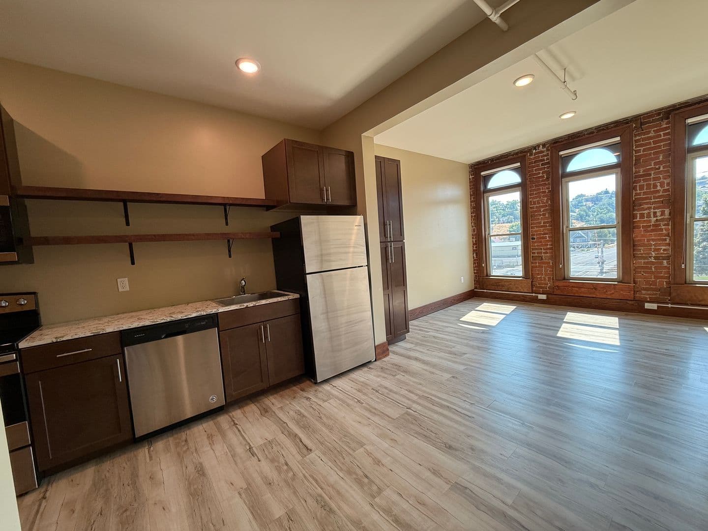 Pendleton Apartment: 17 SW Frazer Ave