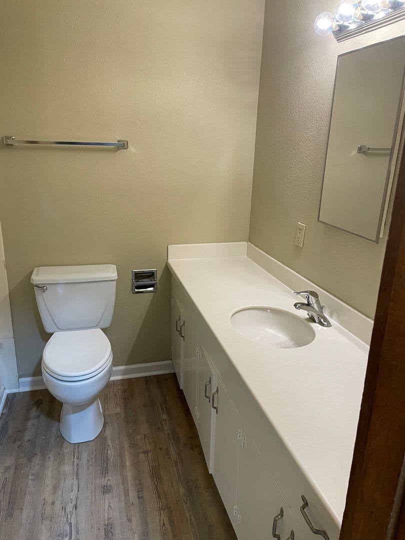 Pendleton Apartment: 110 SW Court Ave