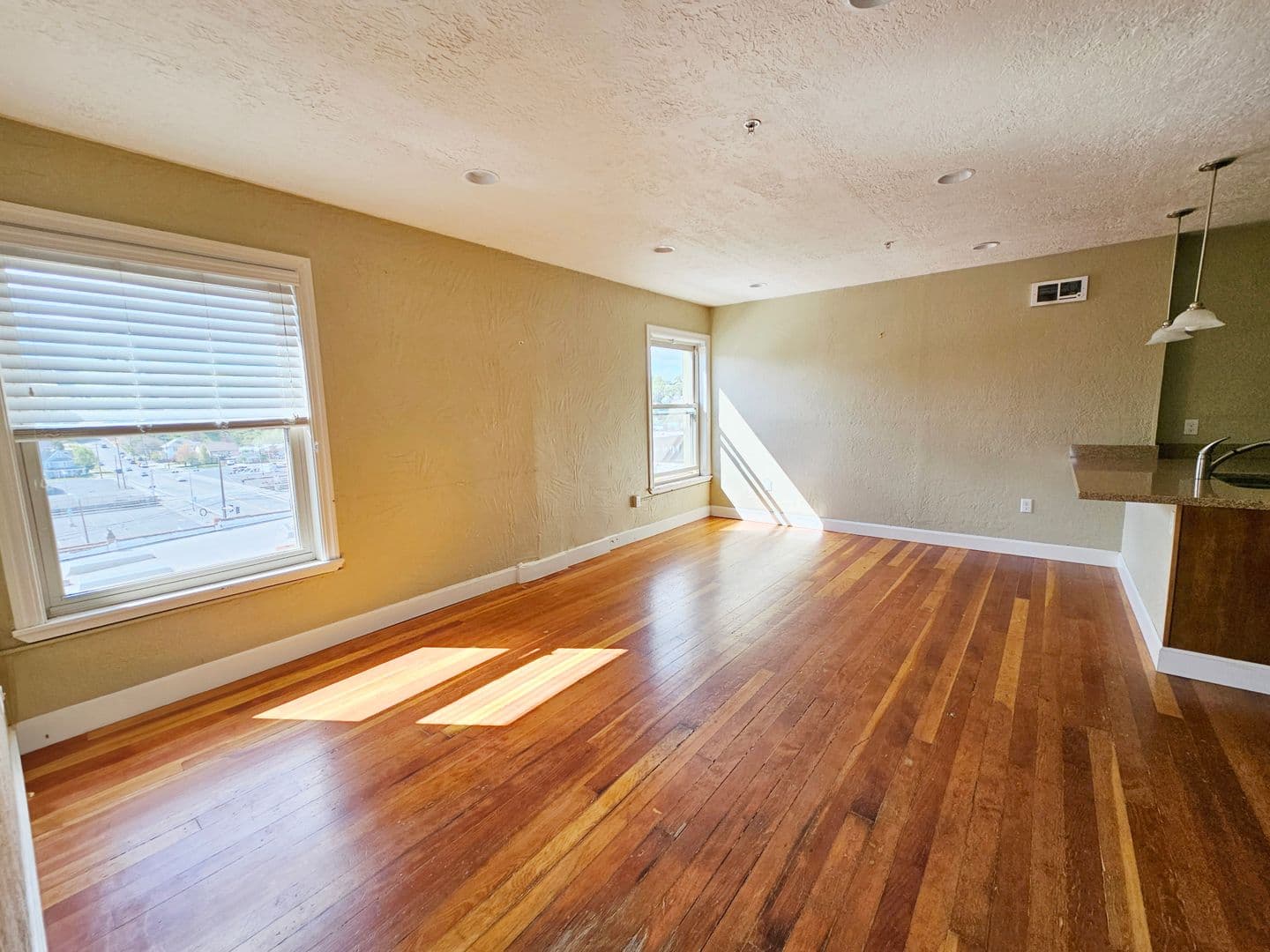 Pendleton Apartment: 15 SE Emigrant Ave