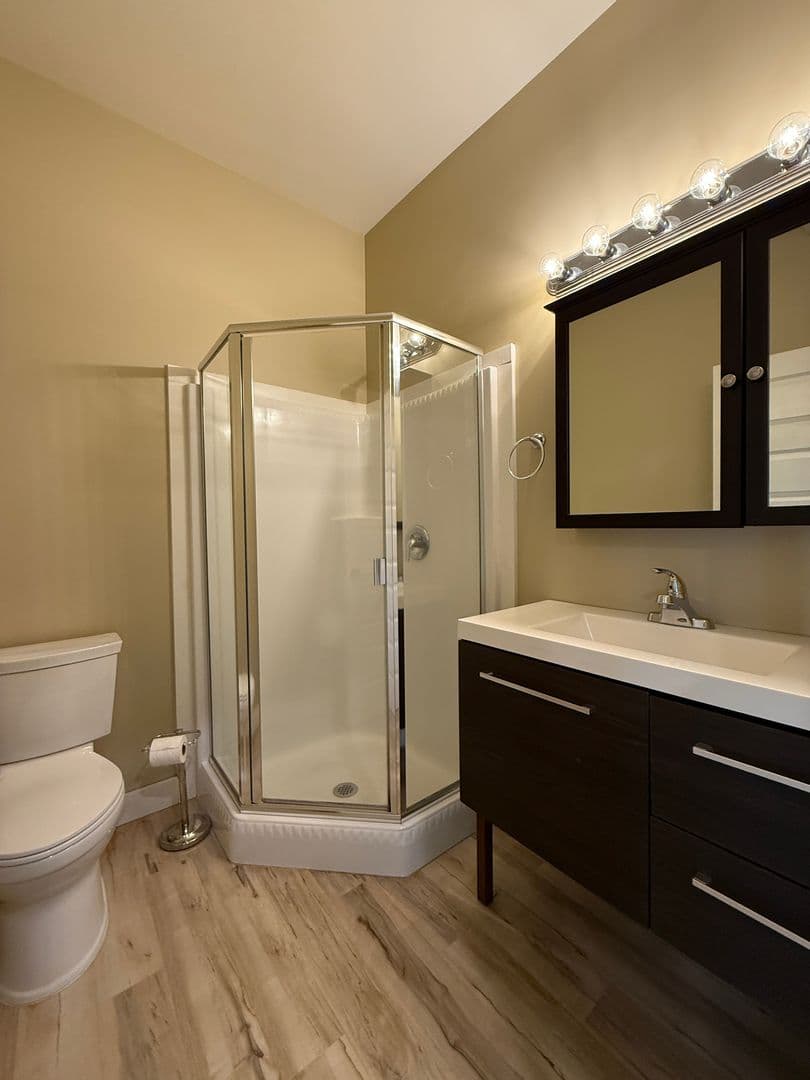Pendleton Apartment: 17 SW Frazer Ave