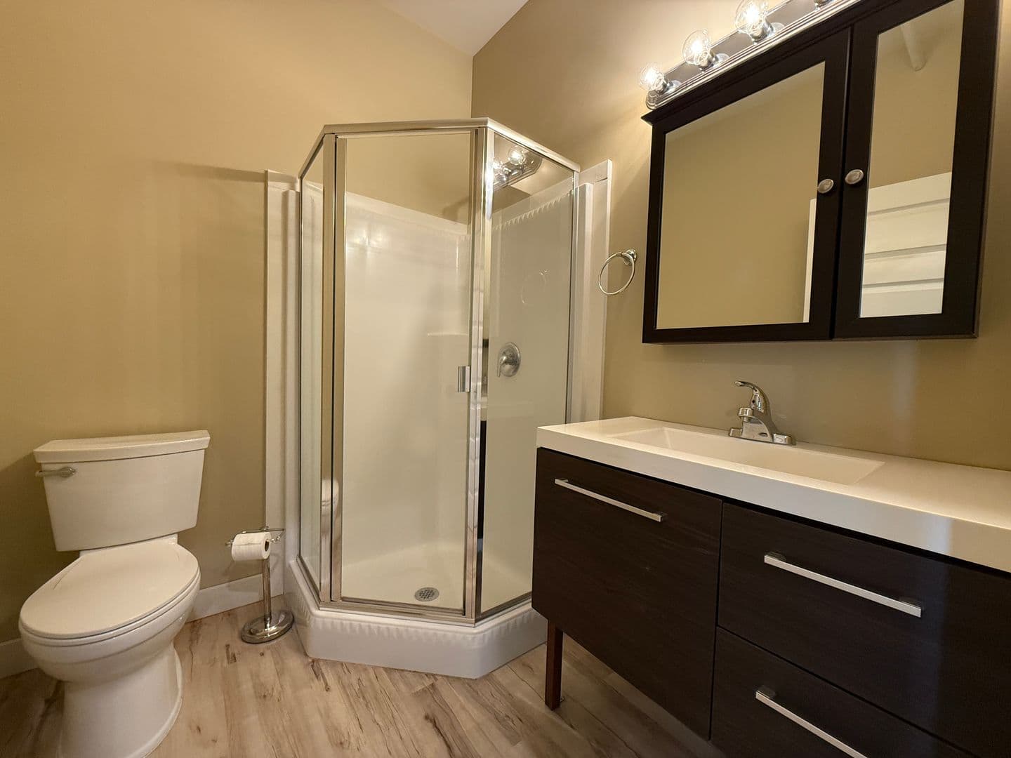Pendleton Apartment: 17 SW Frazer Ave