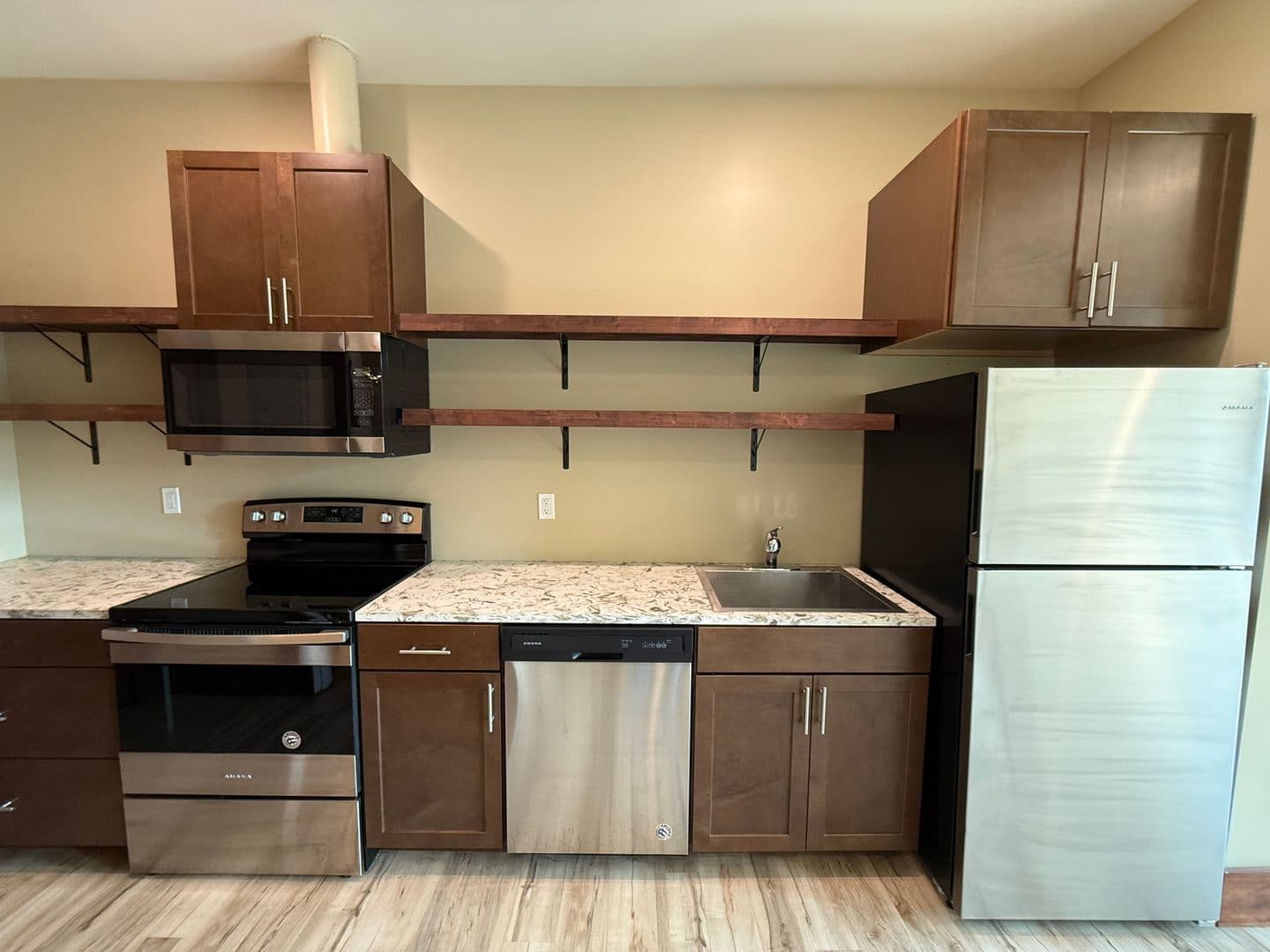 Pendleton Apartment: 17 SW Frazer Ave