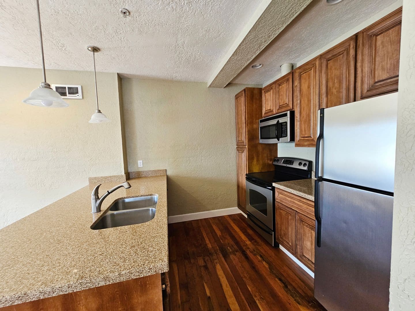Pendleton Apartment: 15 SE Emigrant Ave
