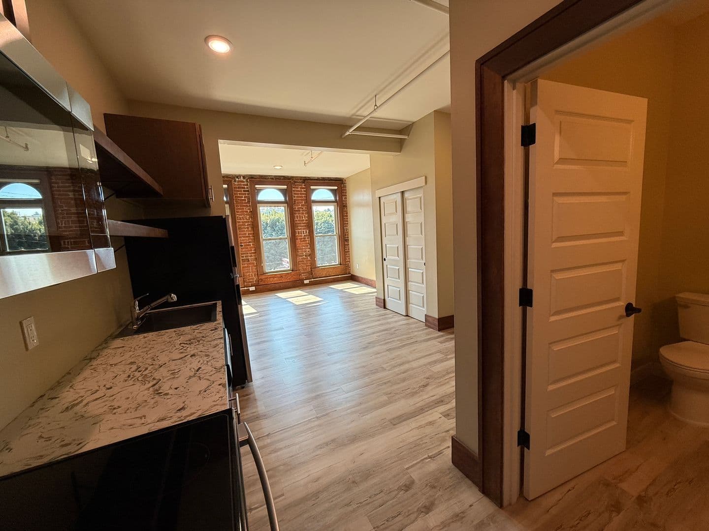 Pendleton Apartment: 17 SW Frazer Ave