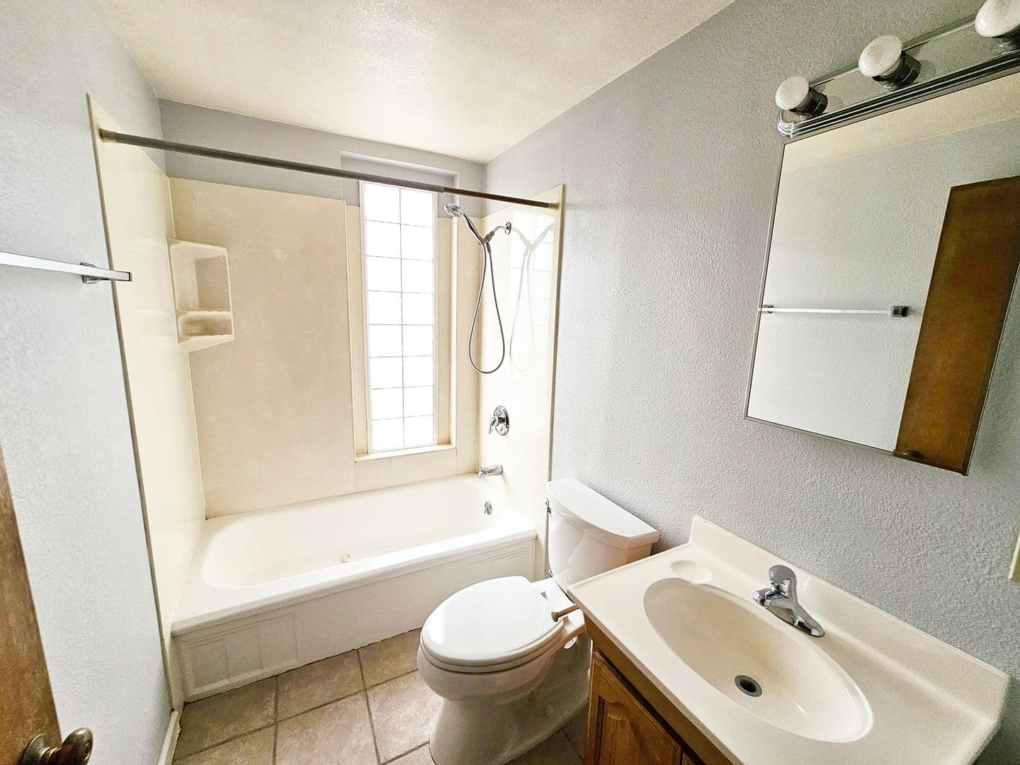 Pendleton Apartment: 110 SW Court Ave