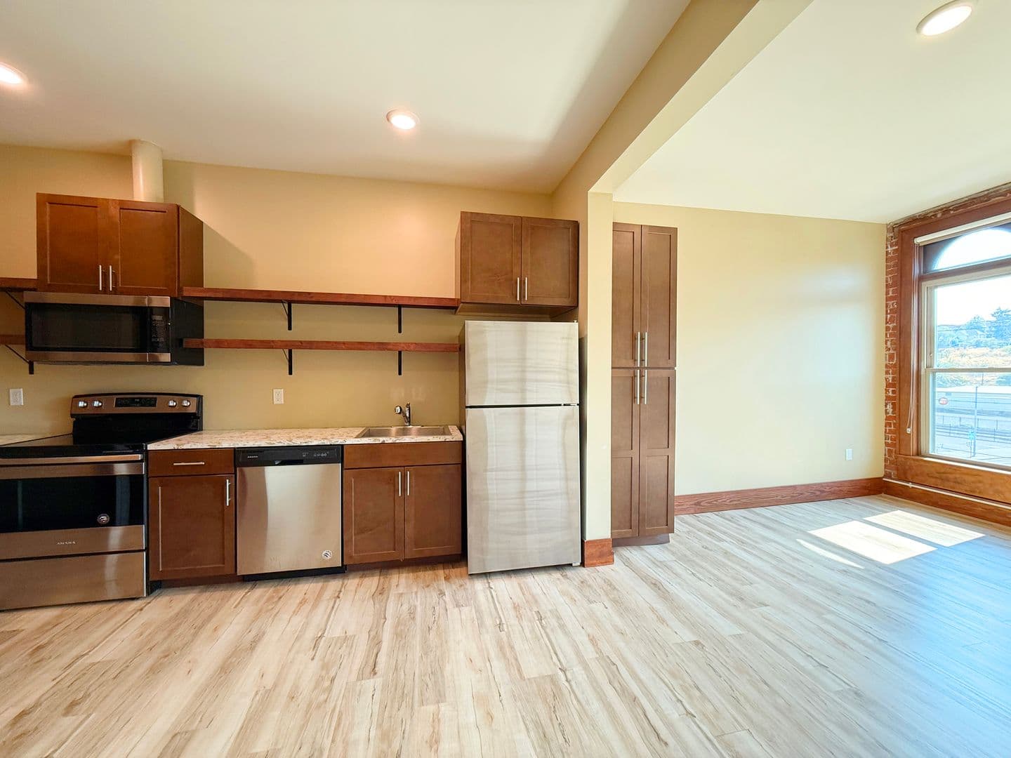 Pendleton Apartment: 17 SW Frazer Ave