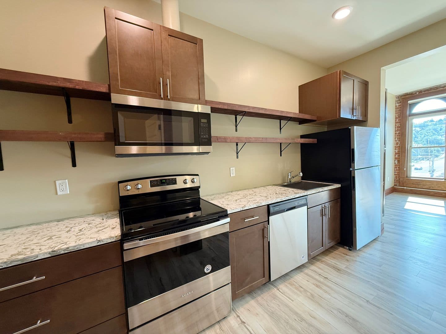 Pendleton Apartment: 17 SW Frazer Ave