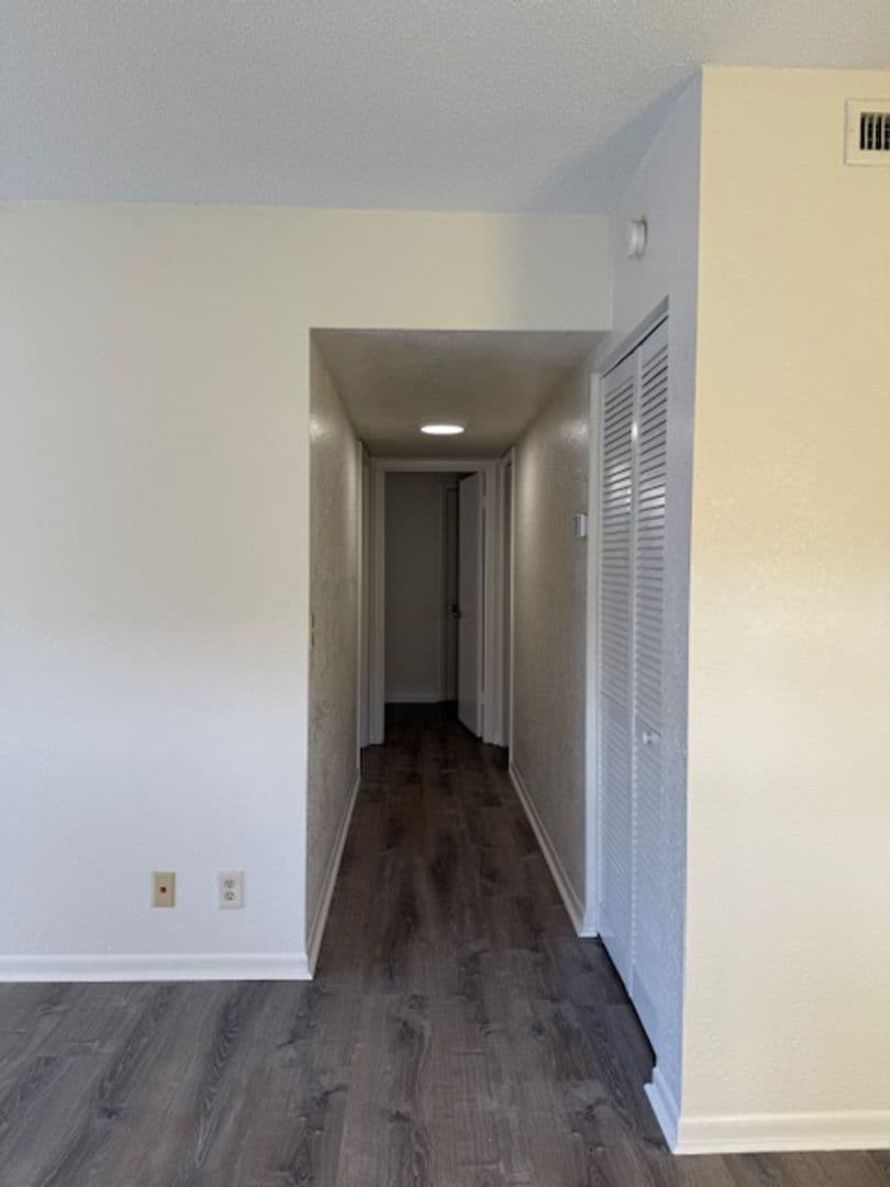 West Palm Beach Apartment: 525 Kirk Road