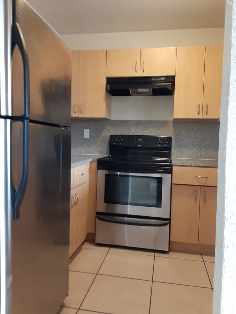 West Palm Beach Apartment: Laurel Way/Ceylon Court
