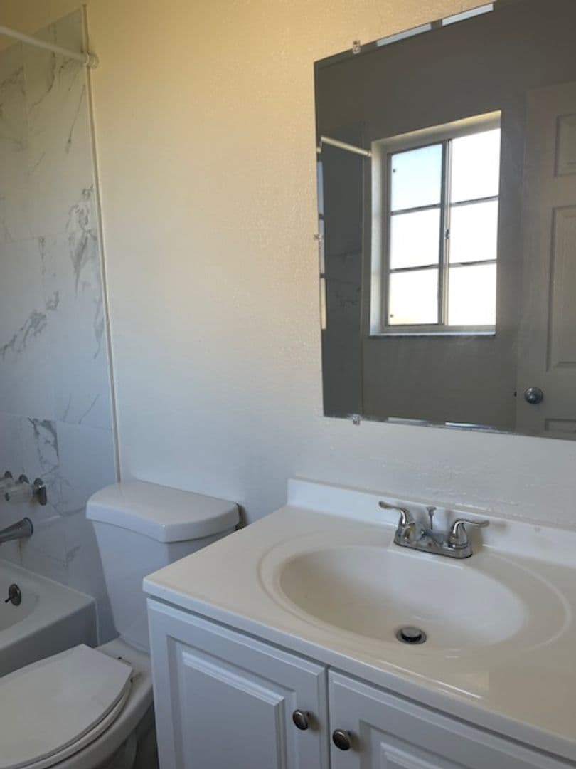 West Palm Beach Apartment: Laurel Way/Ceylon Court