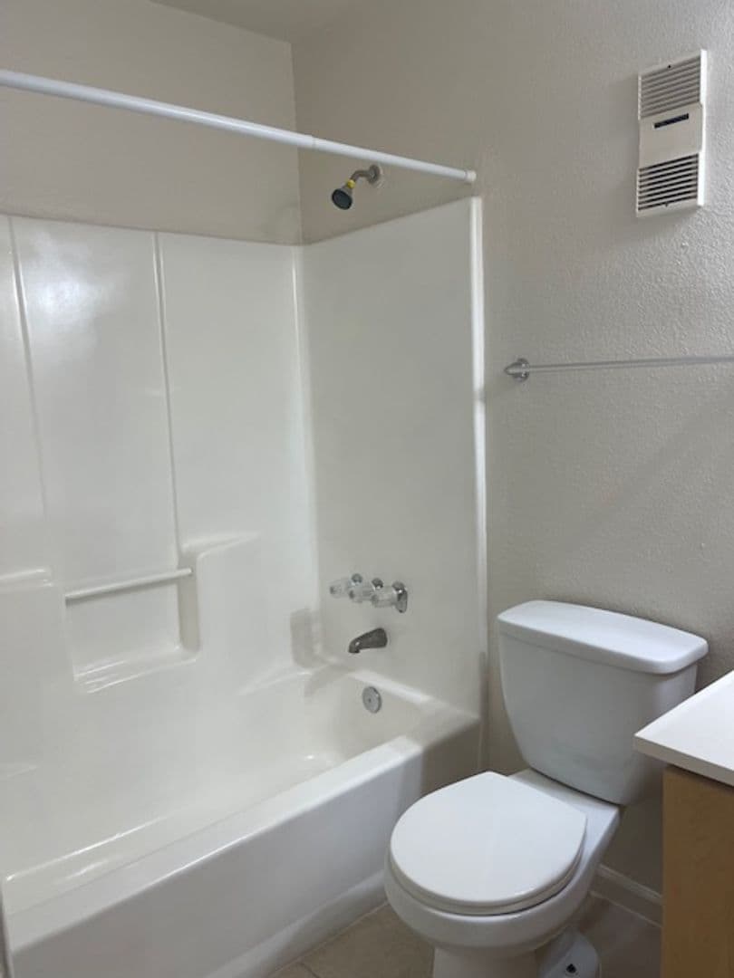 West Palm Beach Apartment: Laurel Way/Ceylon Court