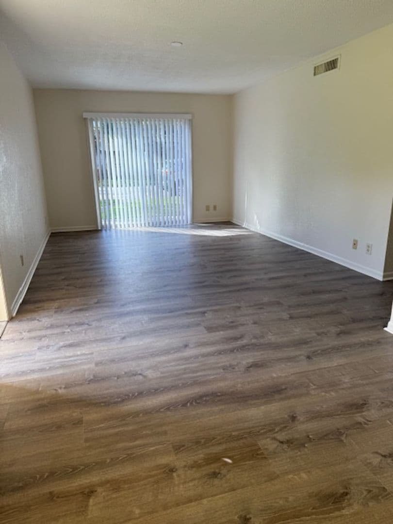West Palm Beach Apartment: 525 Kirk Road