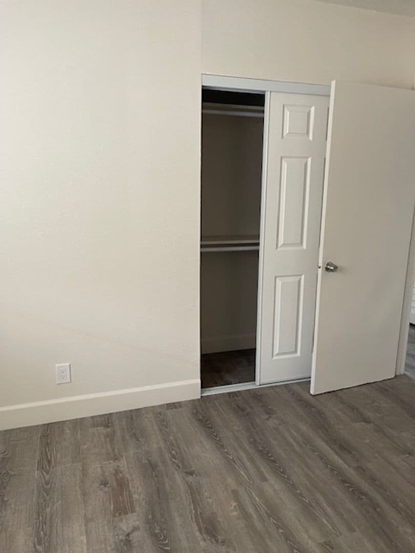 Palm Springs Apartment: 240-252-260 Alemeda Drive