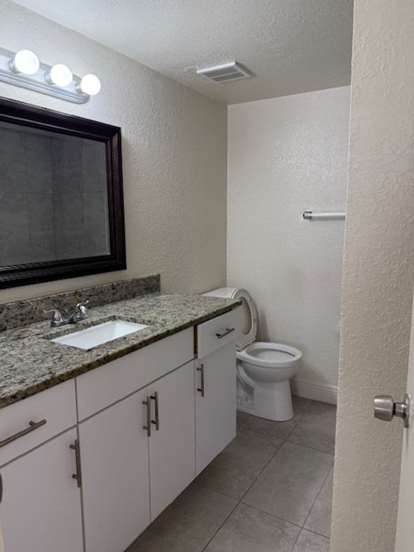 West Palm Beach Apartment: 525 Kirk Road